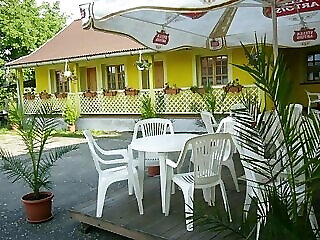 Cafe Rick Kavehaz Es Panzio Nadasd