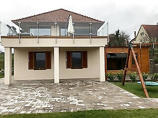 Lila Akac Vendeghaz Keszu