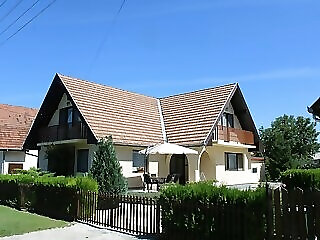 Eva Apartman Latrany