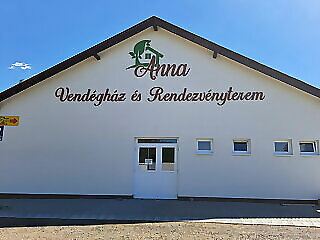 Anna Vendeghaz Es Rendezvenyterem Hajdunanas
