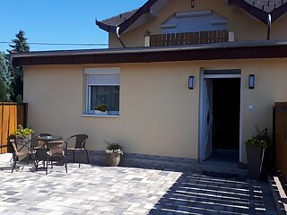 G Es G Apartman Vonyarcvashegy szállás