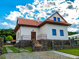 Gorbeorszag Vendeghaz Holloko szállás