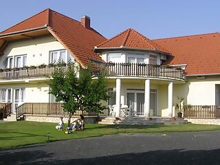 Szaloky Apartmanhaz Gyenesdias szállás