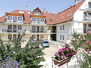 Club Unicum Apartmanhaz Heviz szállás