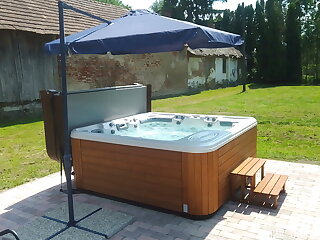 Almafas Jacuzzis Apartmanhaz Orseg Kerkakutas szállás