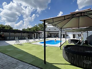 Adel Apartman Kisujszallas szállás