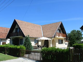 Eva Apartman Latrany szállás
