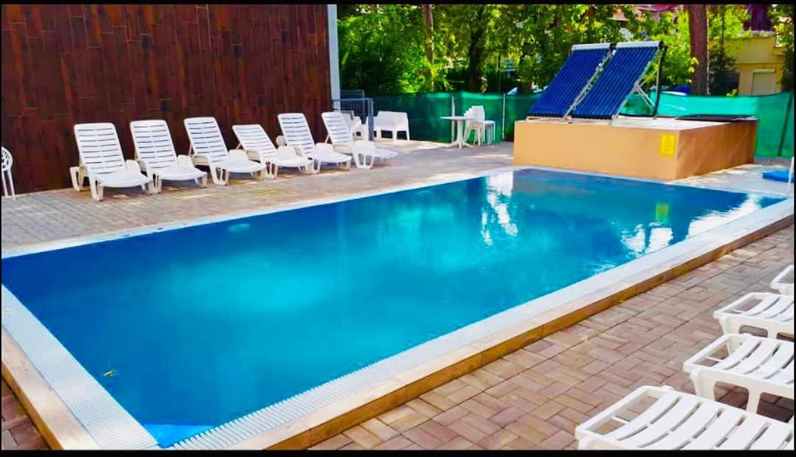 Medences Apartmanhaz Balatonlelle
