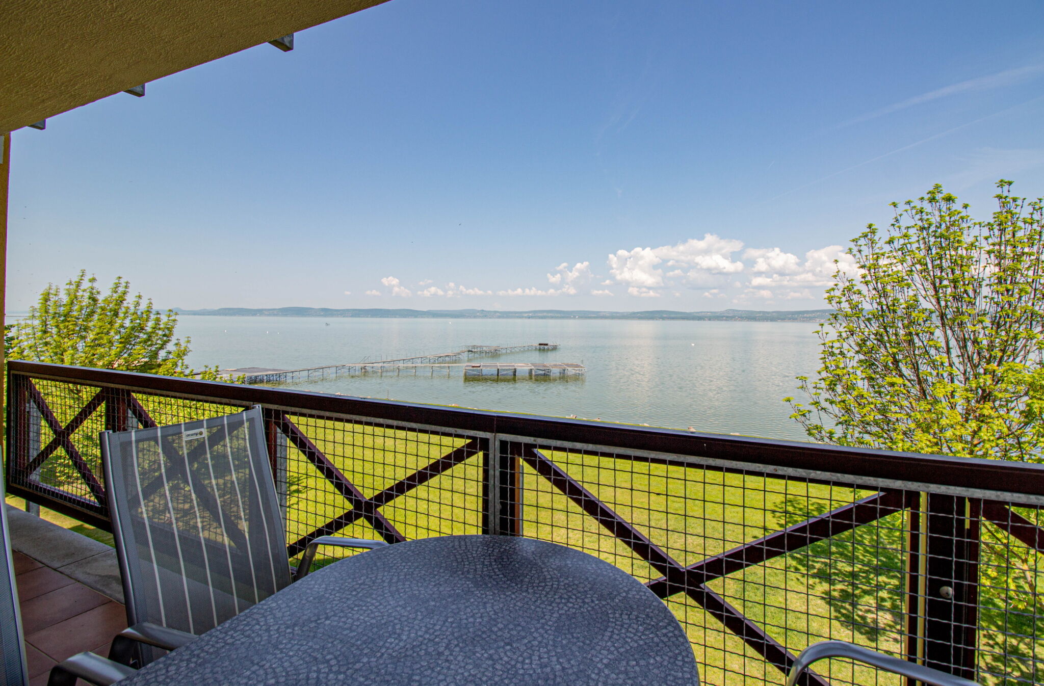 976 Kozvetlen Vizparti Apartman Balatonoszod