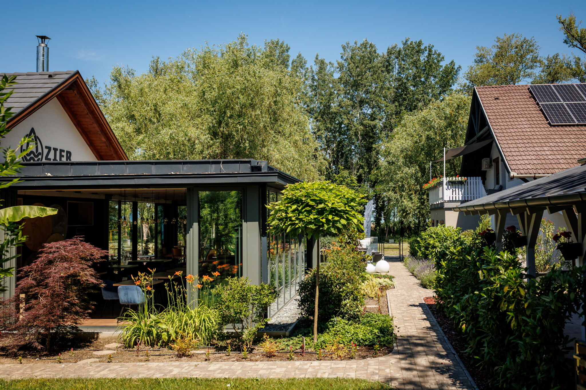 Zier Bisztro Apartman Balatonszemes