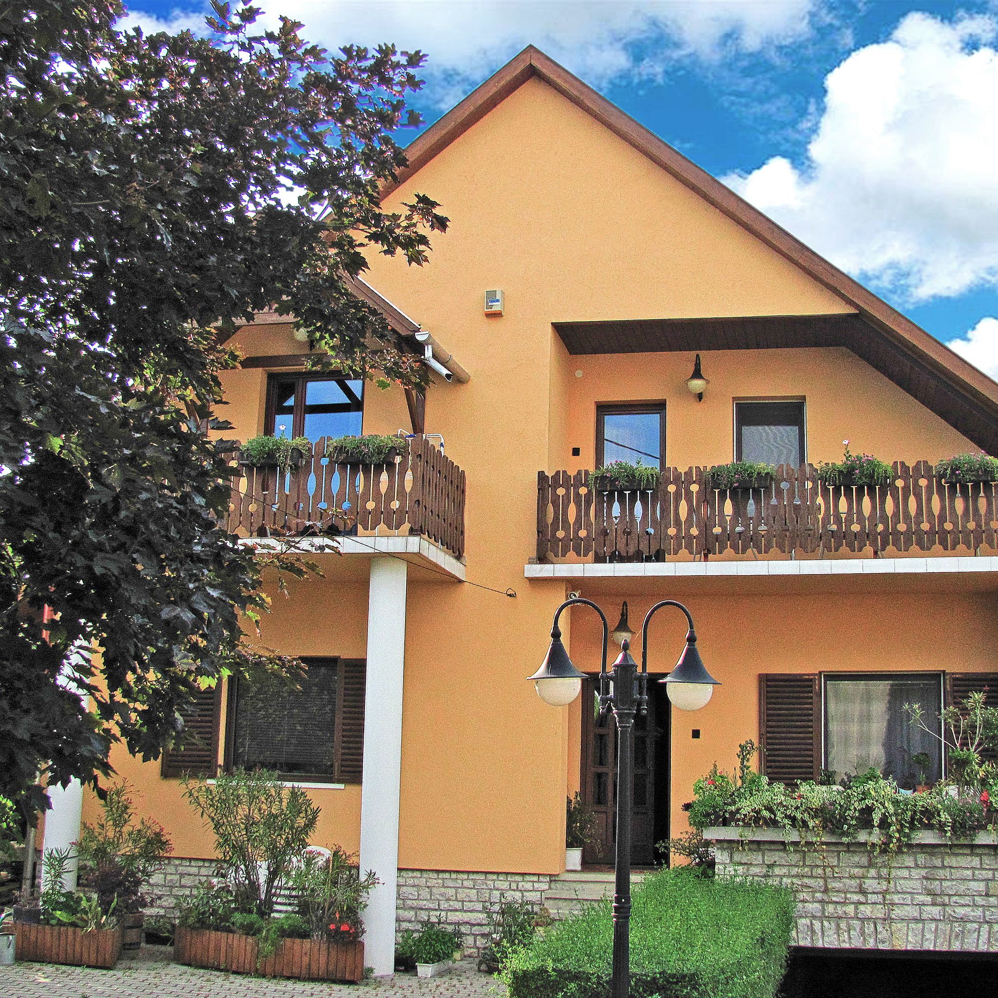 Eszter Vendeghaz Balatonfured