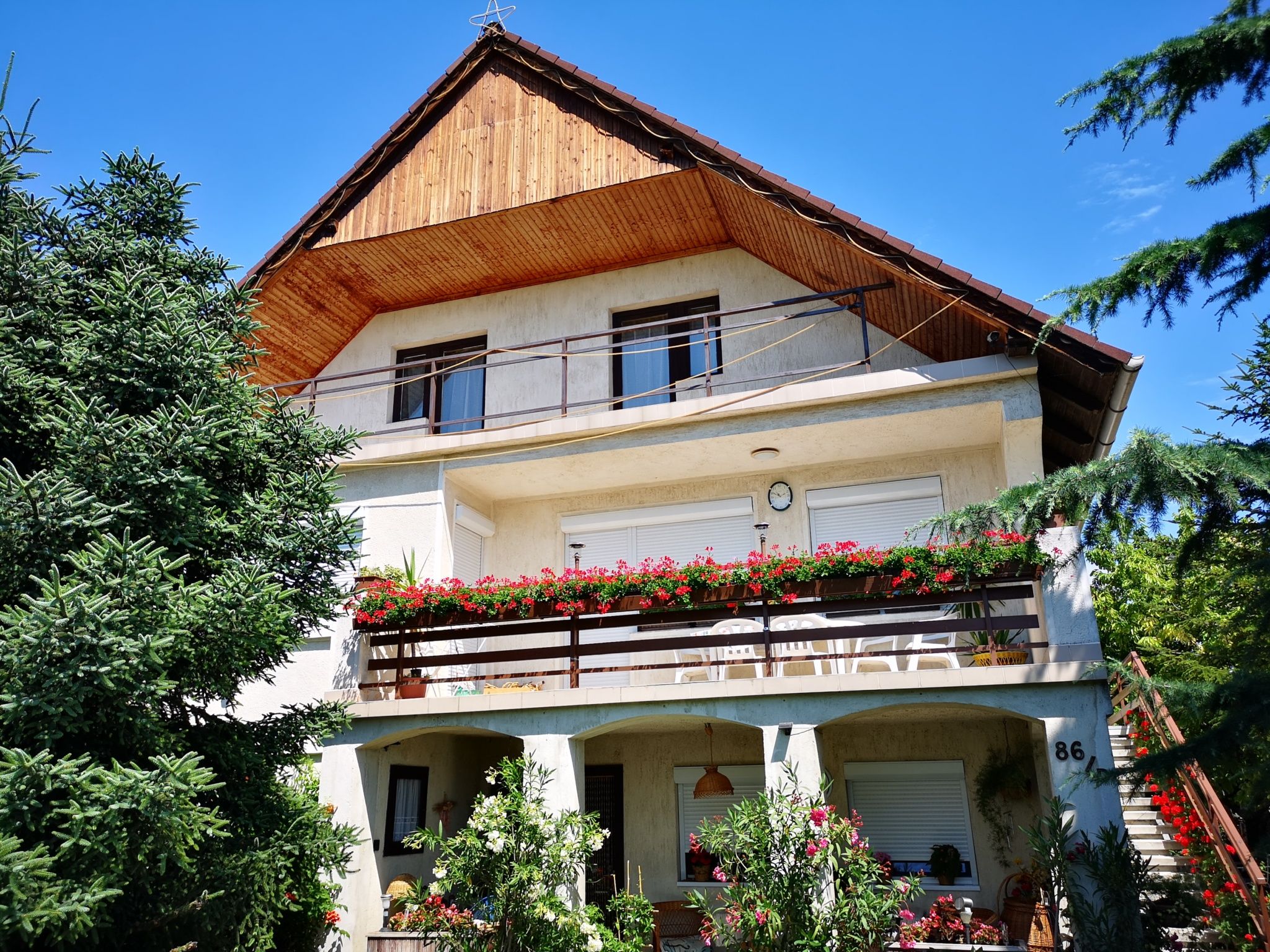 Vali Vendeghaz Balatonfured