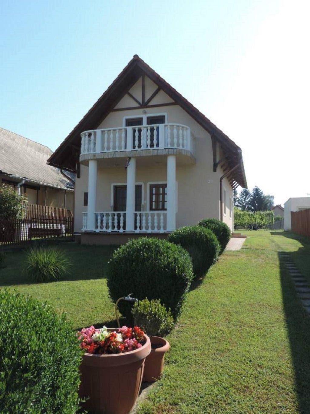 Trixi Vendeghaz Balatonlelle