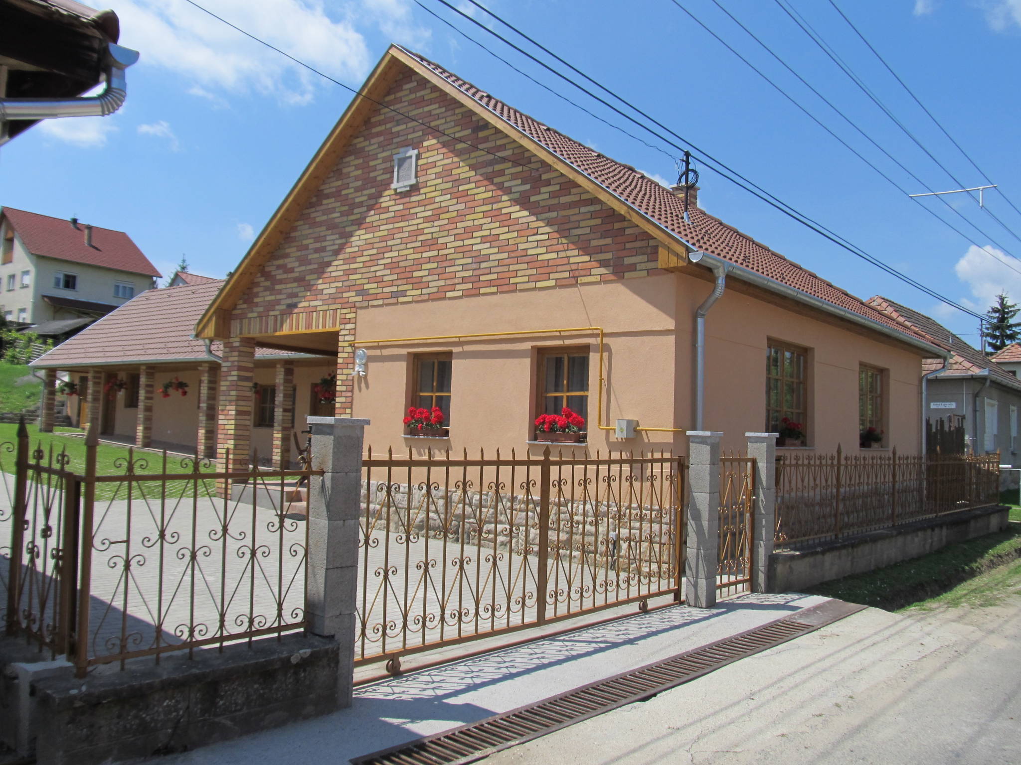 Tavi Feszek Vendeghaz Bank
