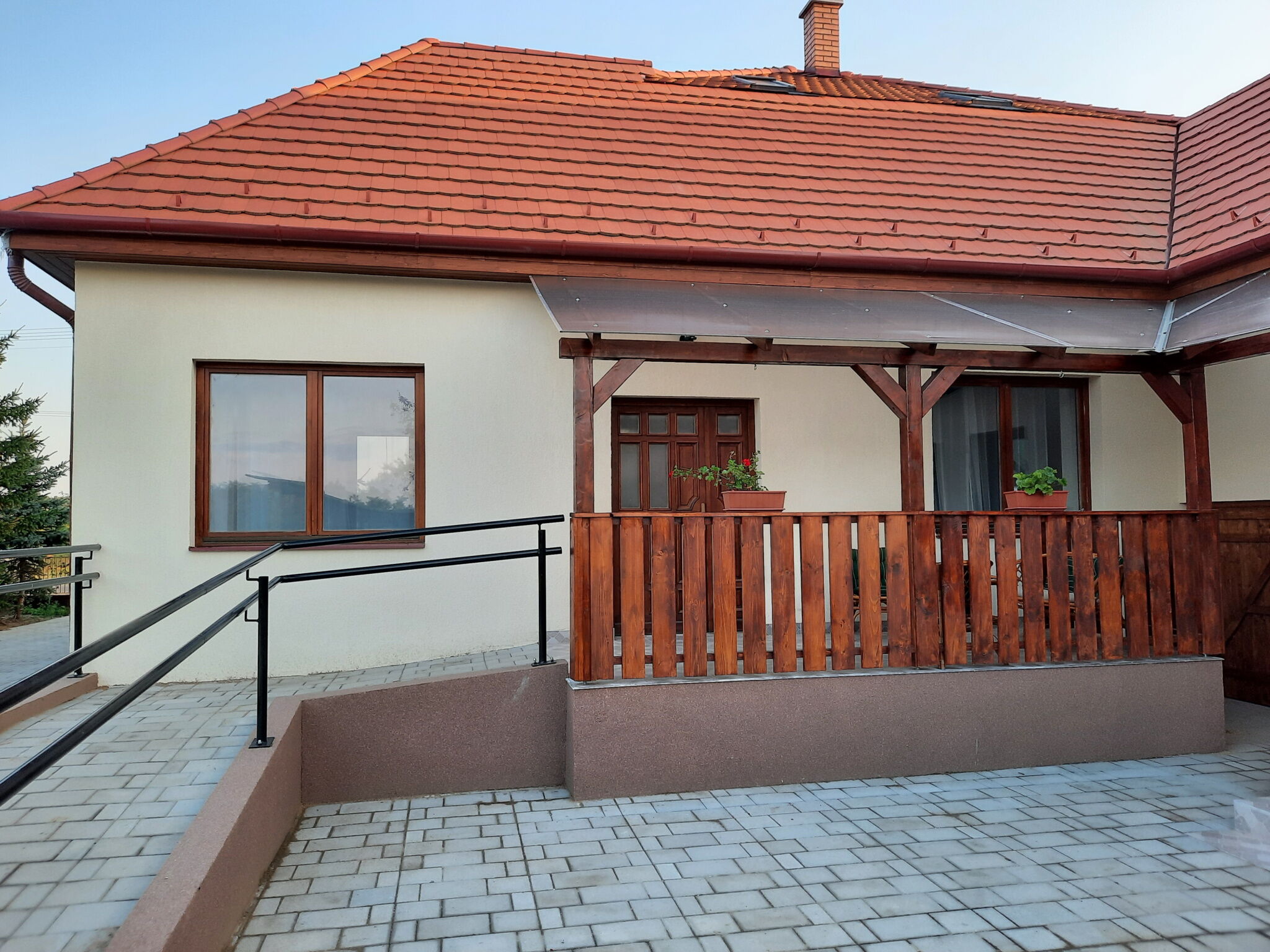 Szarkafeszek Vendeghaz Jand