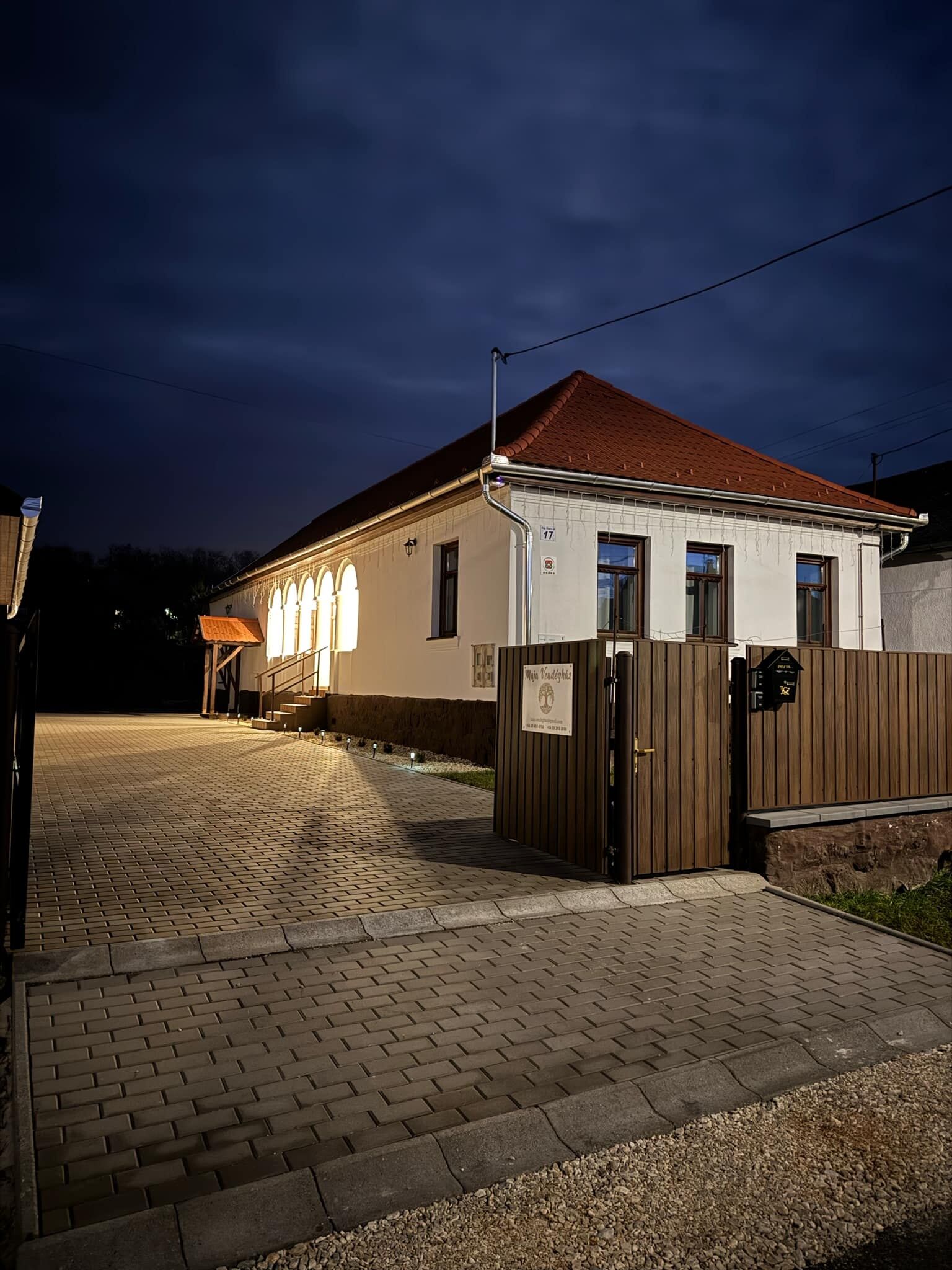 Maja Vendeghaz Nagyvisnyo