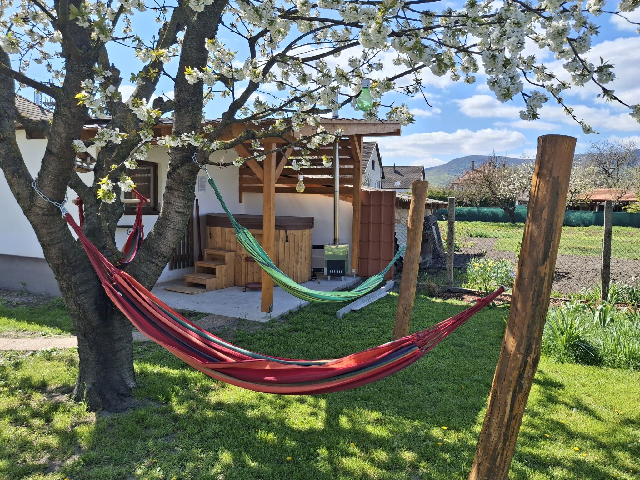 Sziget Gyongye Vendeghaz Tahitotfalu