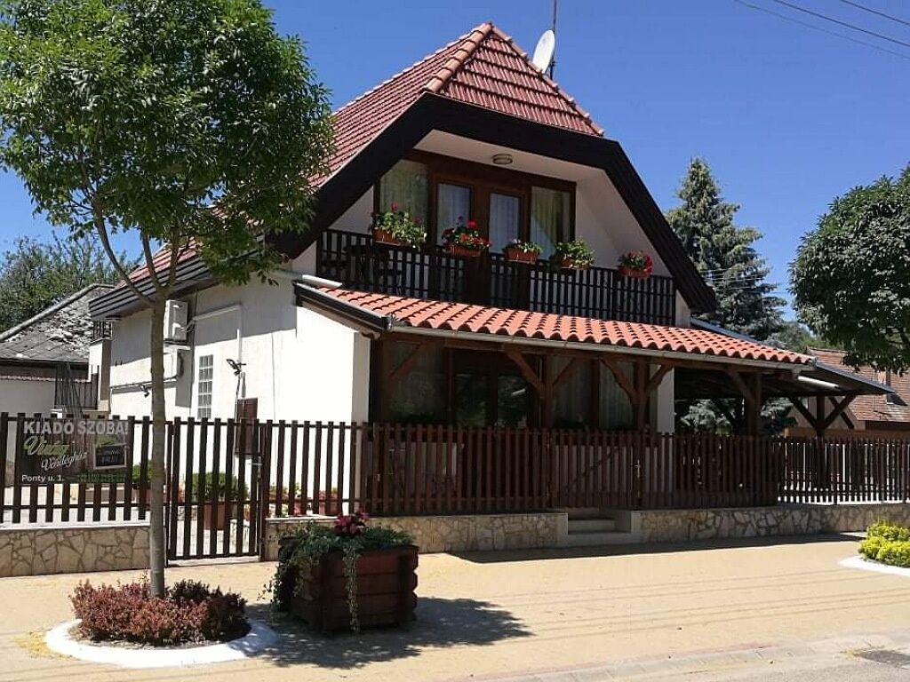 Virag Vendeghaz Tiszakecske