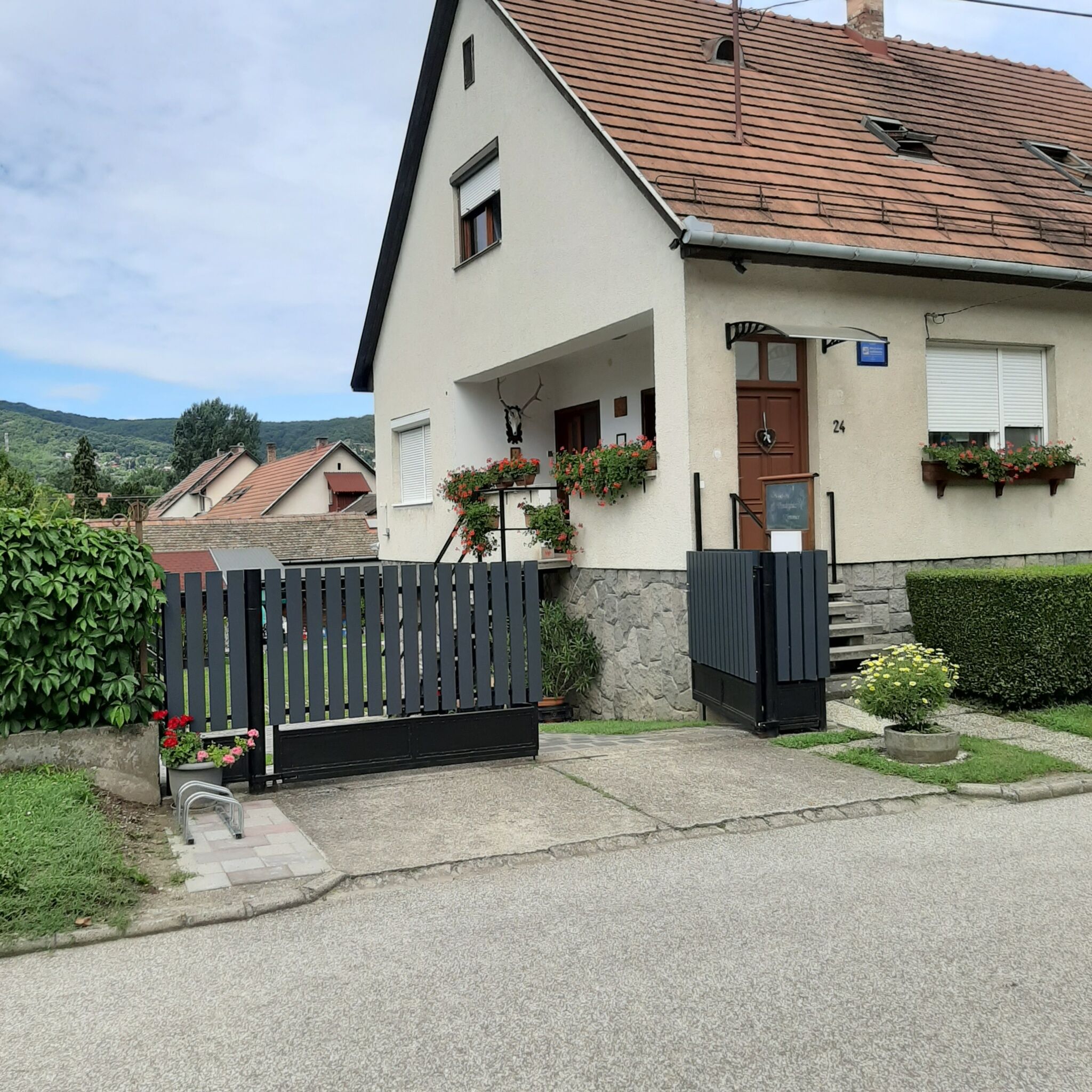 Rozsa Vendeghaz Visegrad