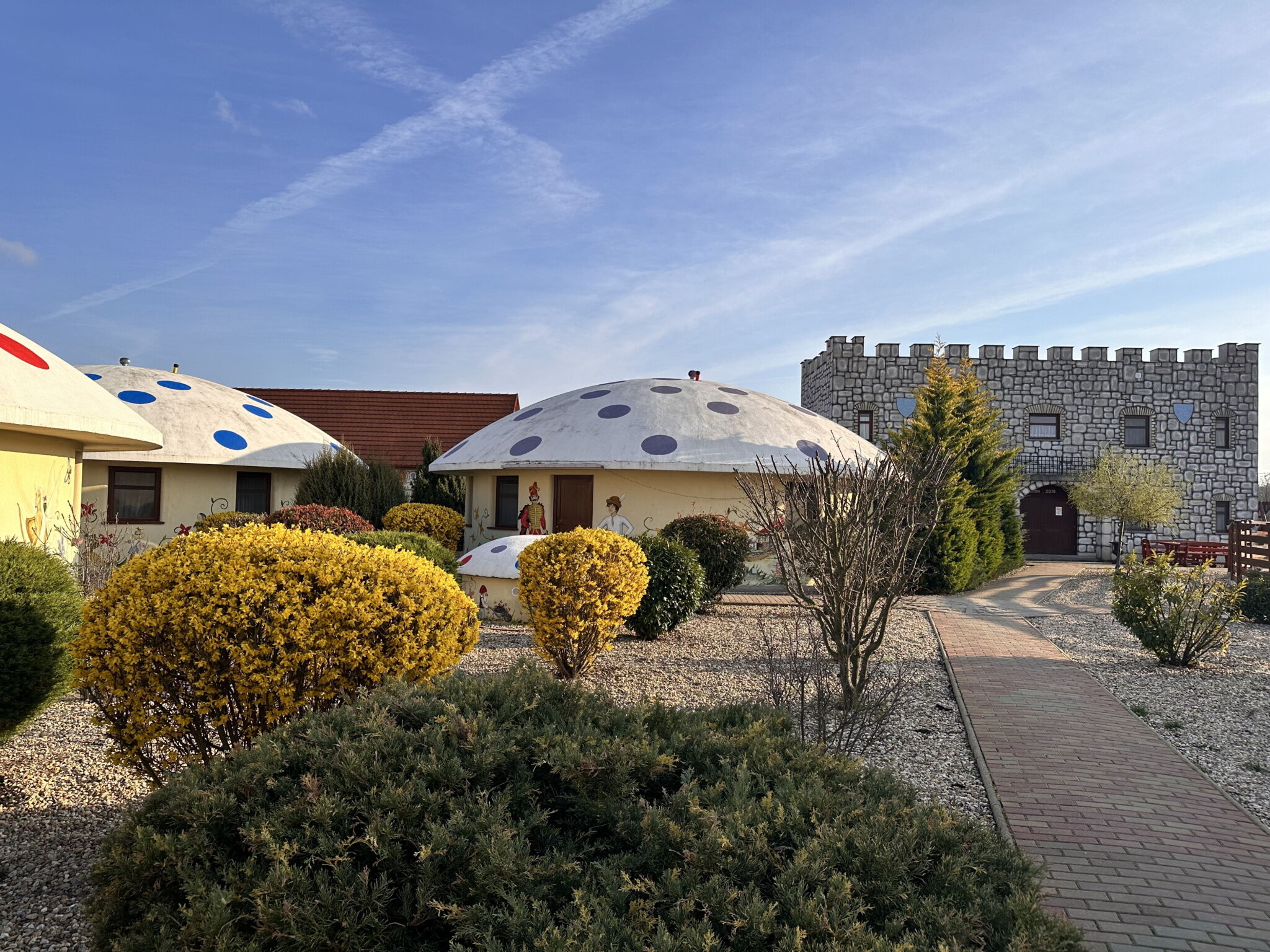 Piramis Furdo Es Udulopark Demjen