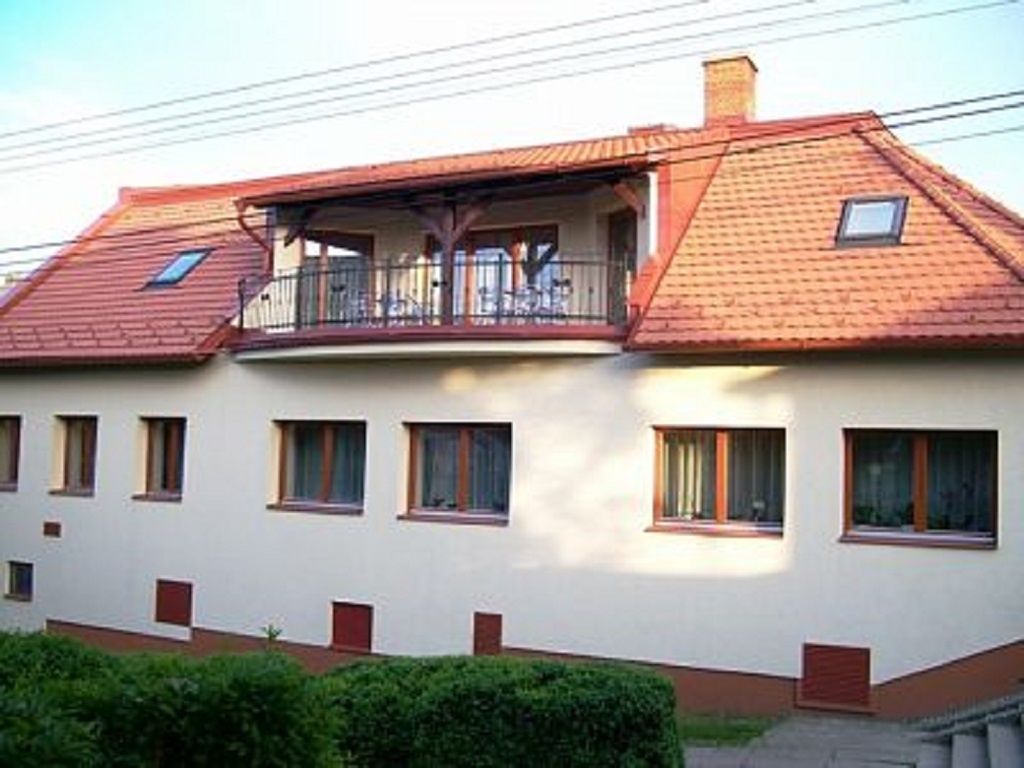 Takaros Vendeglo Kislod