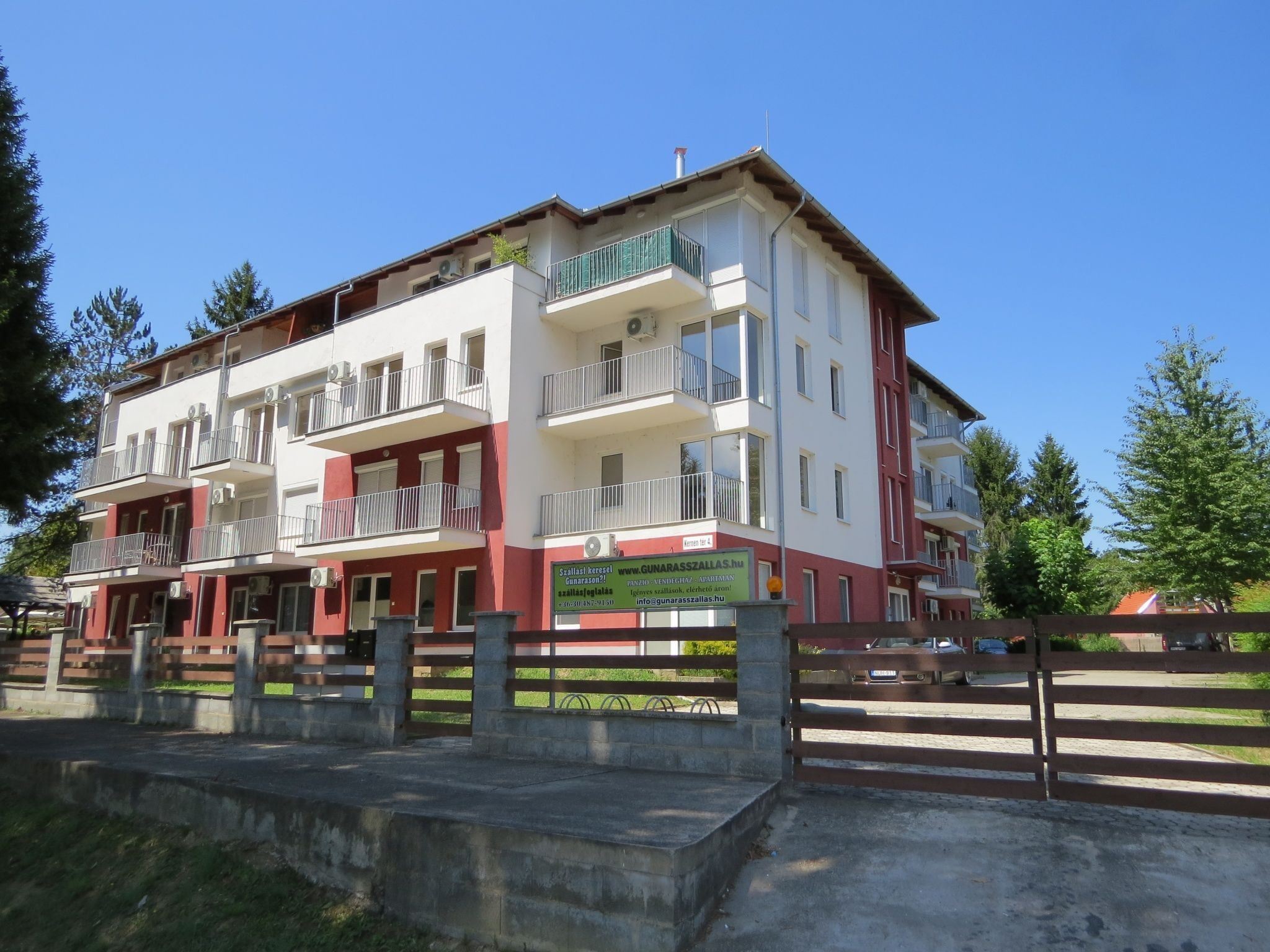 Borostyan Apartman Dombovar