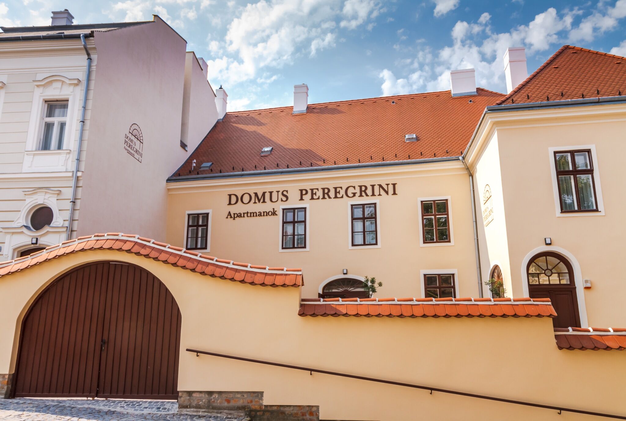 Domus Peregrini Apartmanok Gyor