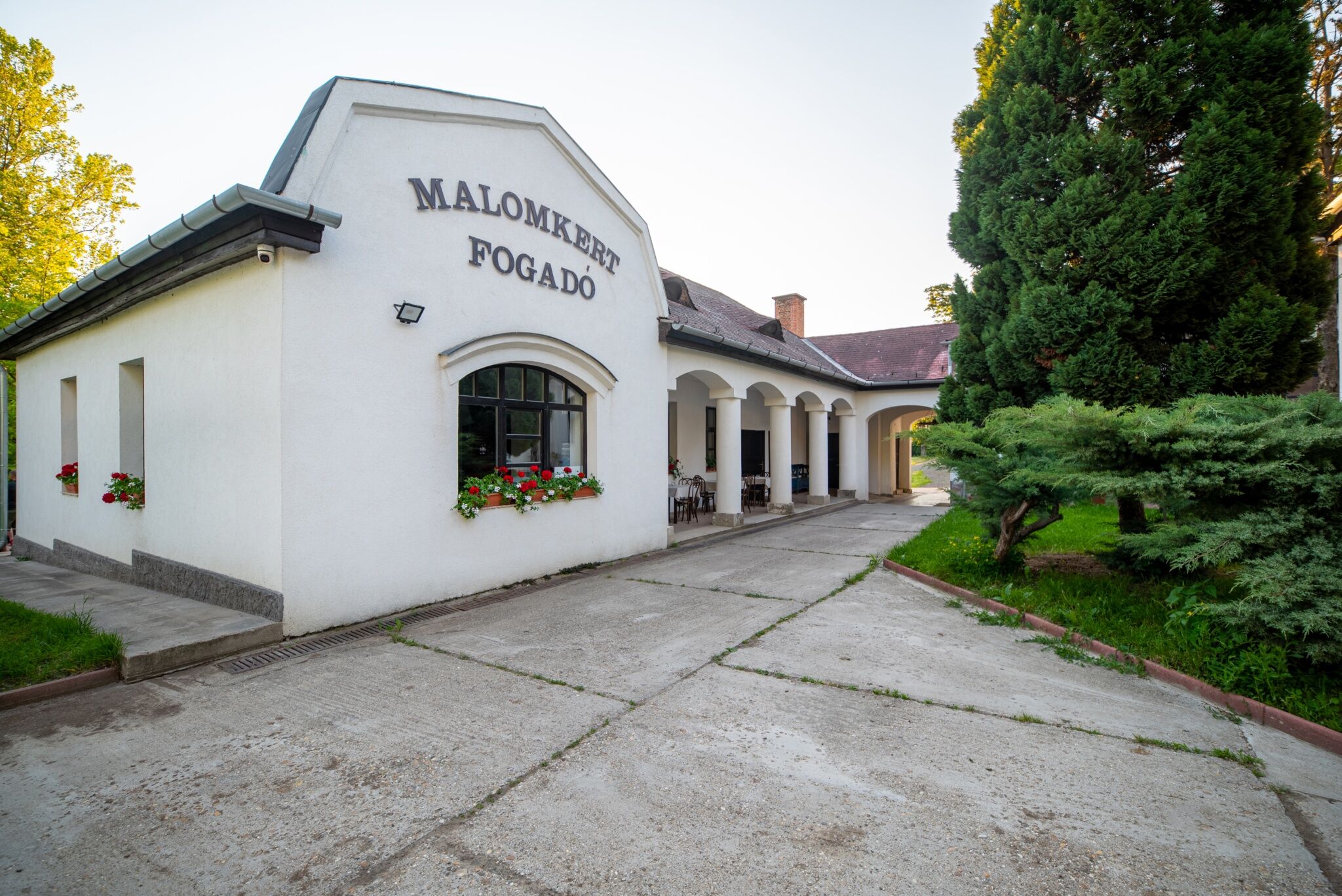 Malomkert Fogado Szob