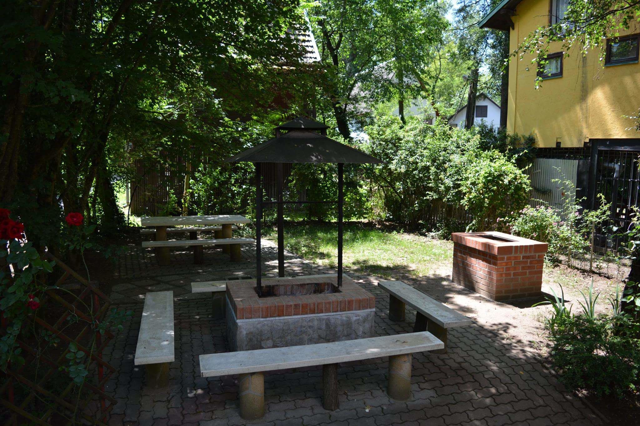 Eszterhai Fahaz Vasarosnameny