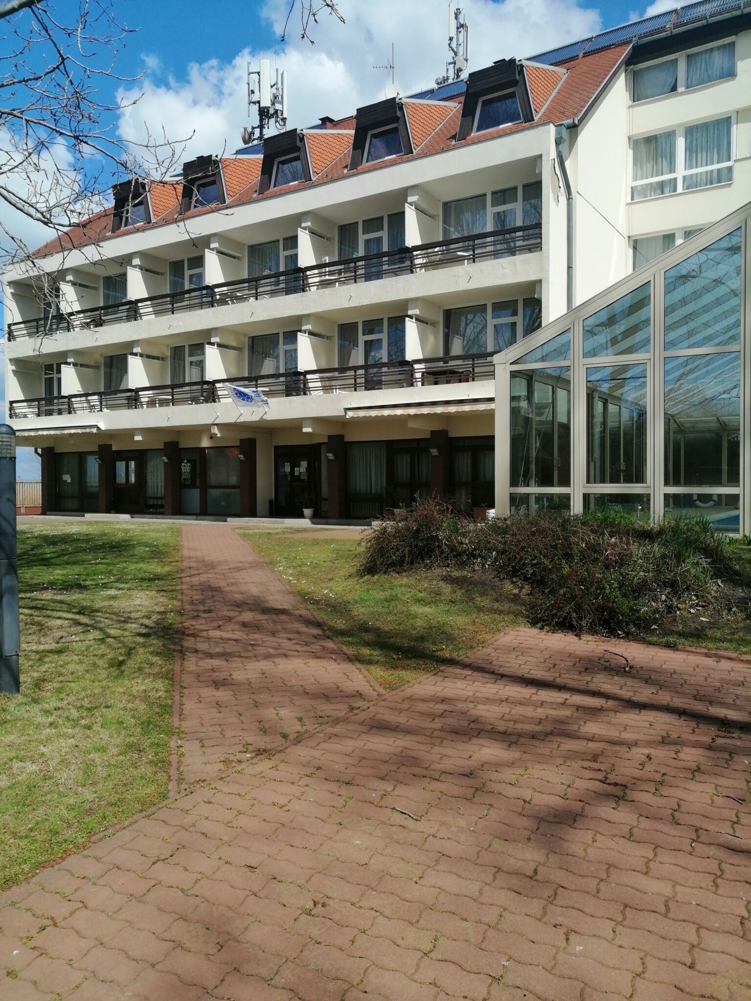 Navosz Udulo Zamardi
