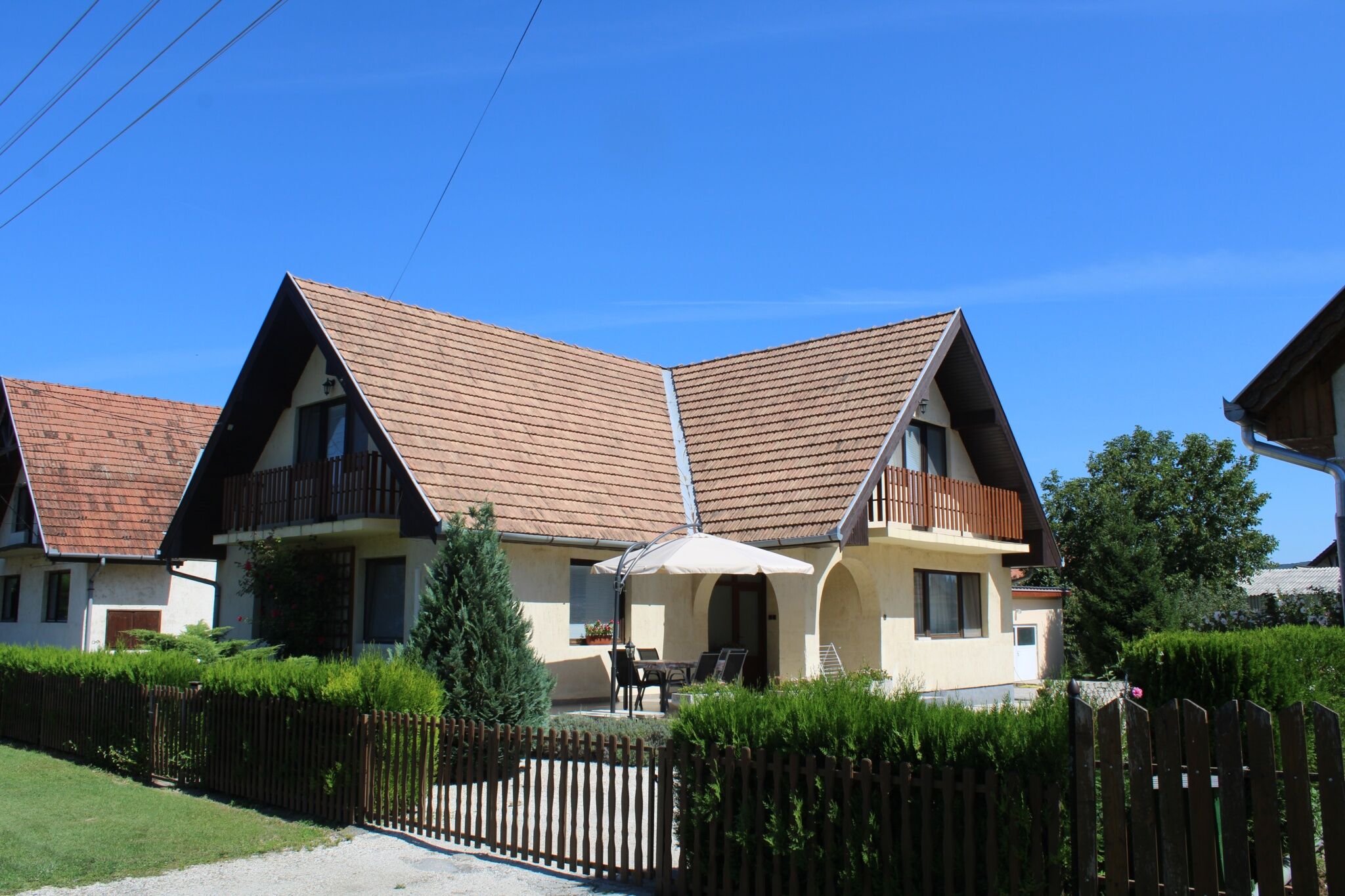 Eva Apartman Latrany