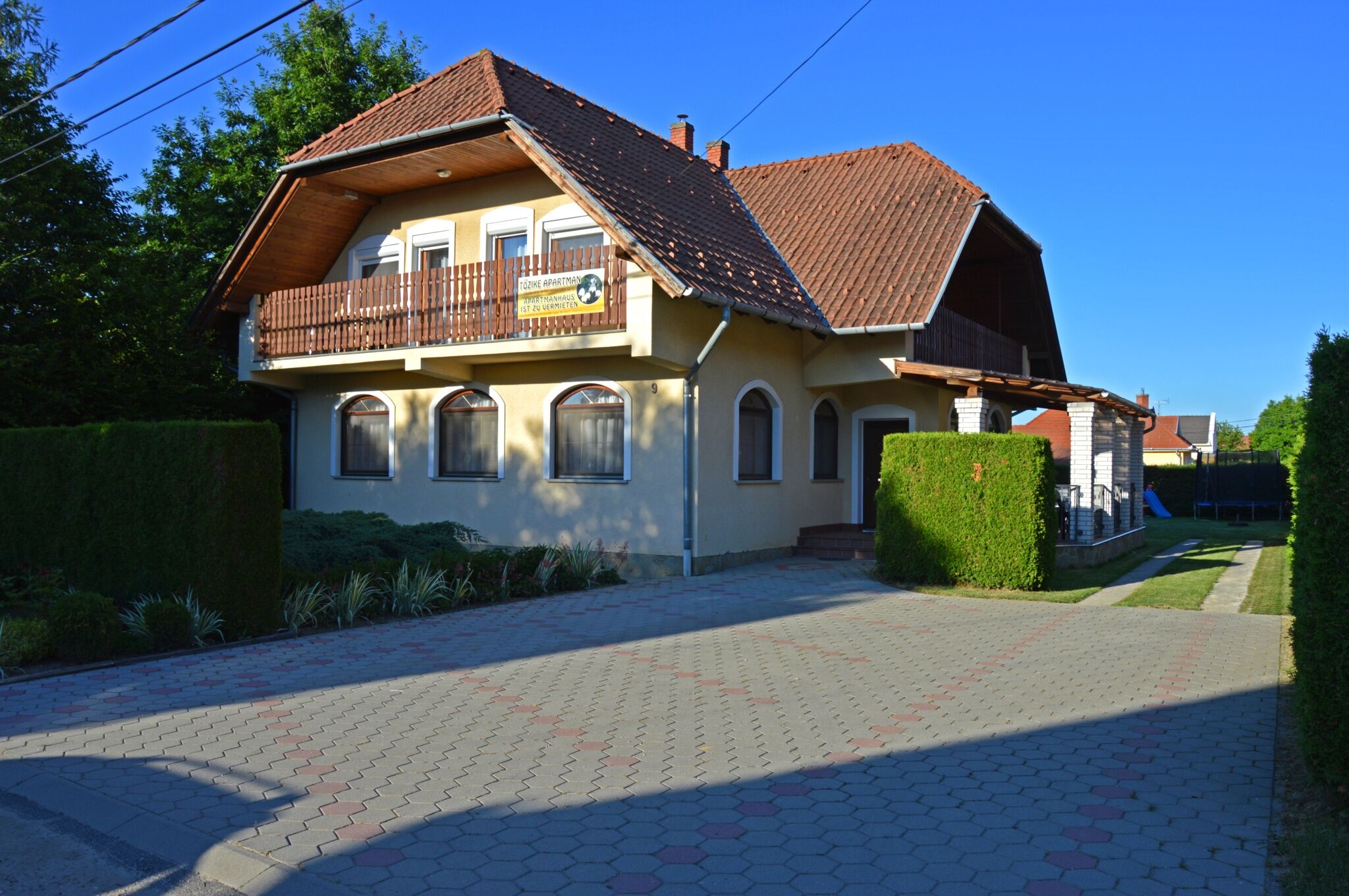 Tozike Apartmanhaz Lenti
