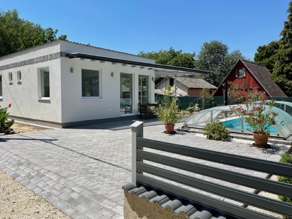 Ezustpart Apartman Makad