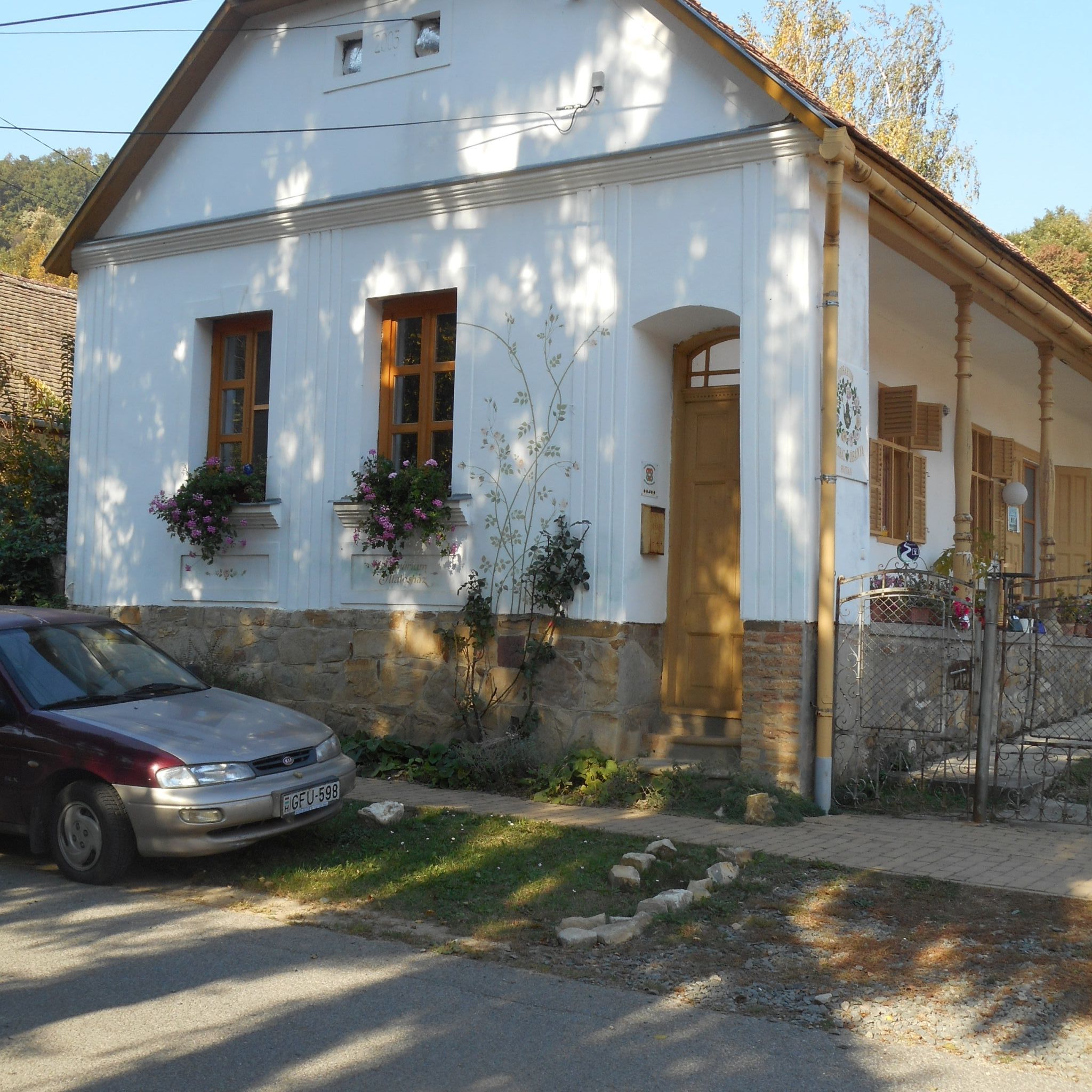 Illatoshaz Apartman Obanya