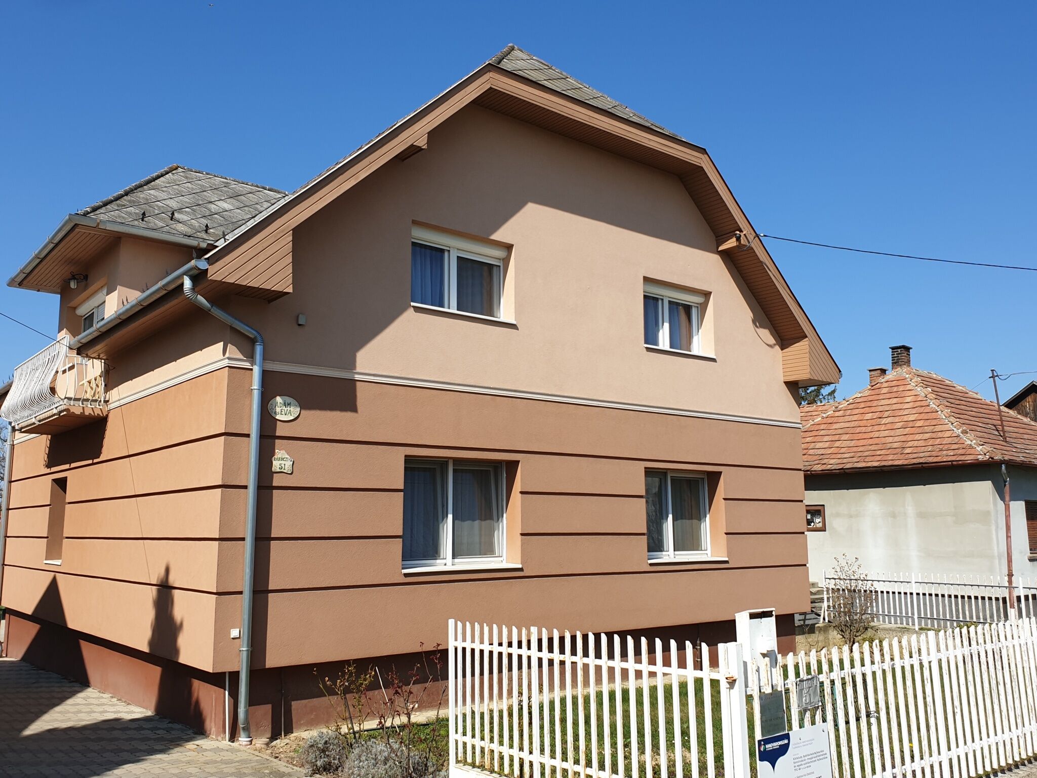 Adam Es Eva Apartman Rezi