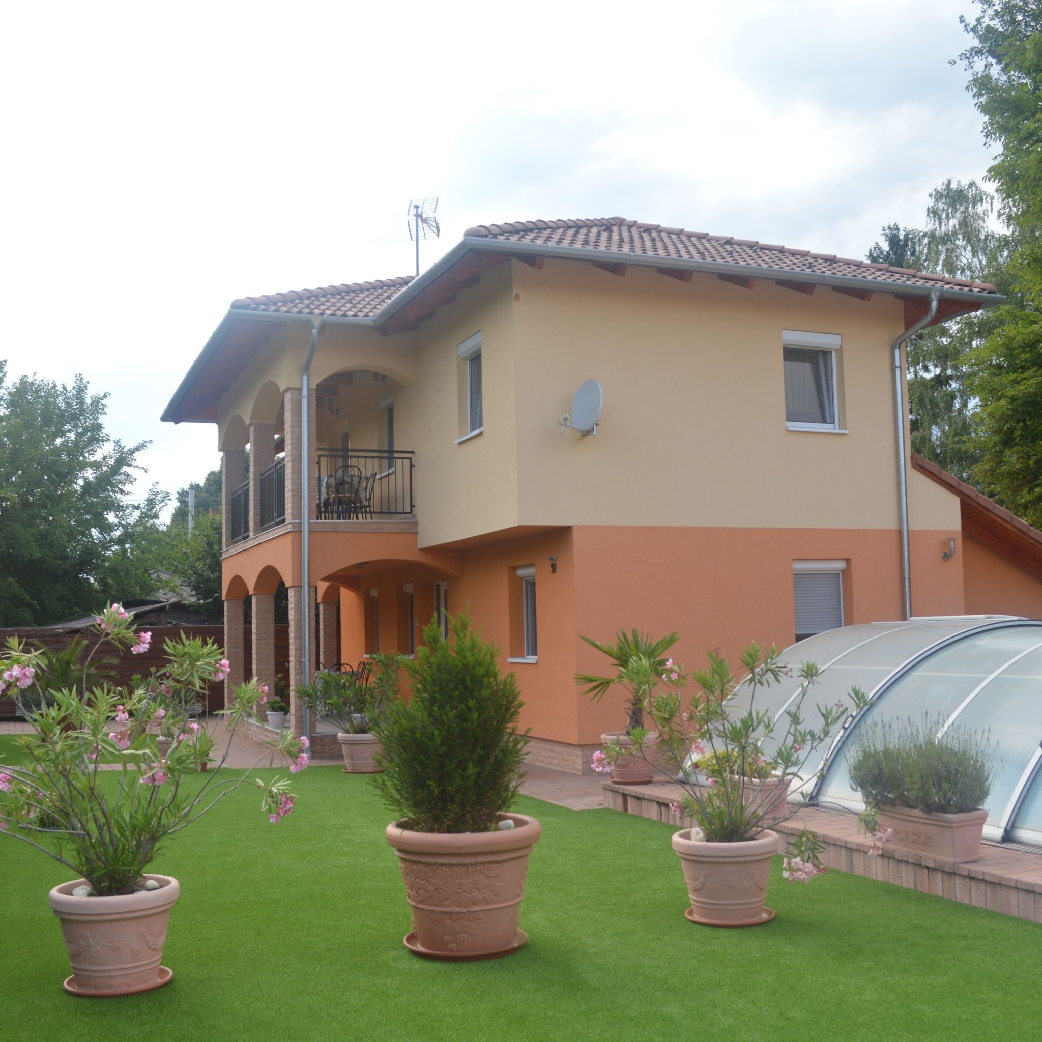 Granada Medences Apartmanhaz Szantod