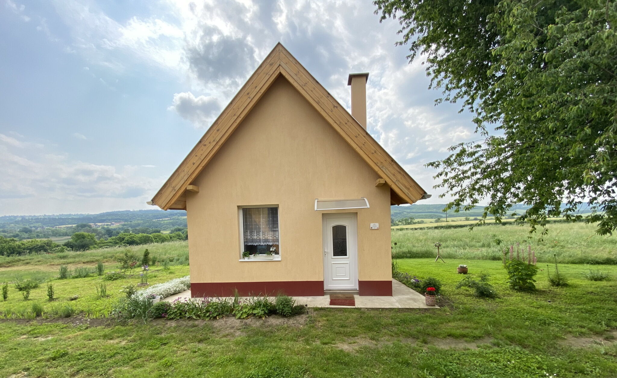 Eiross Apartmanhaz Tamasi