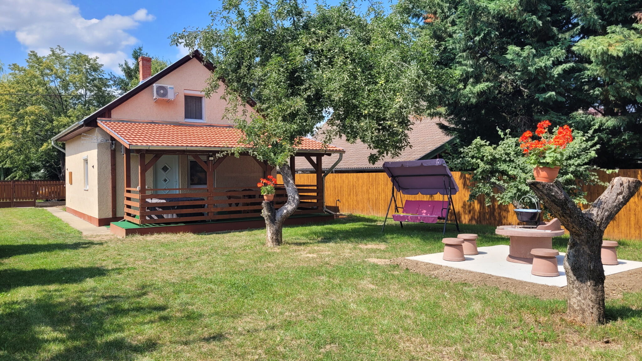 Gyongyvirag Apartman Tiszaors