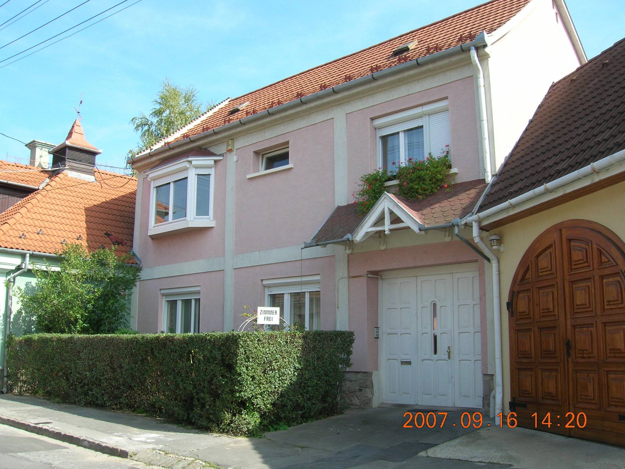 Dombai Apartman Vac