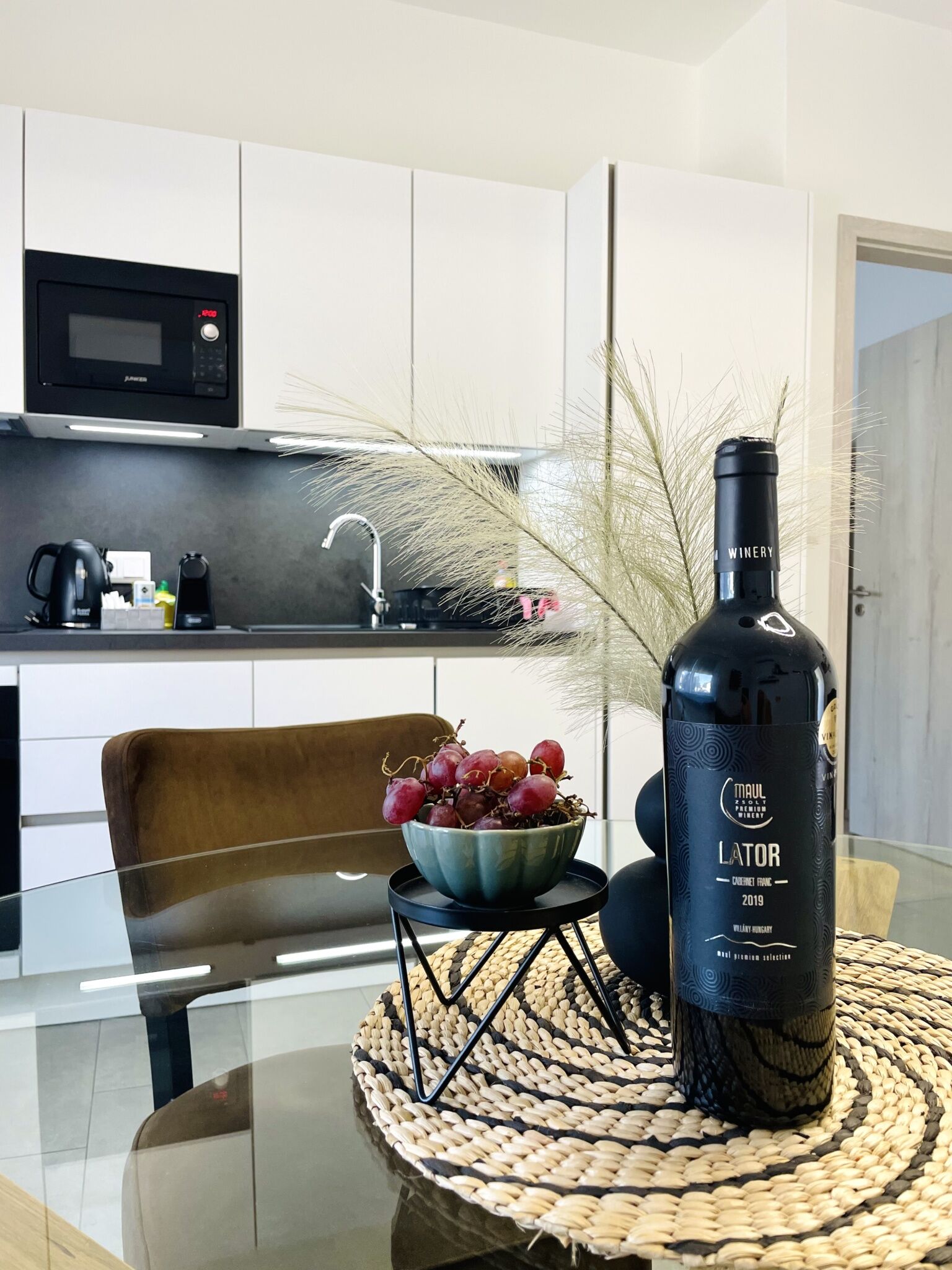 Lator Apartmanhaz Villany