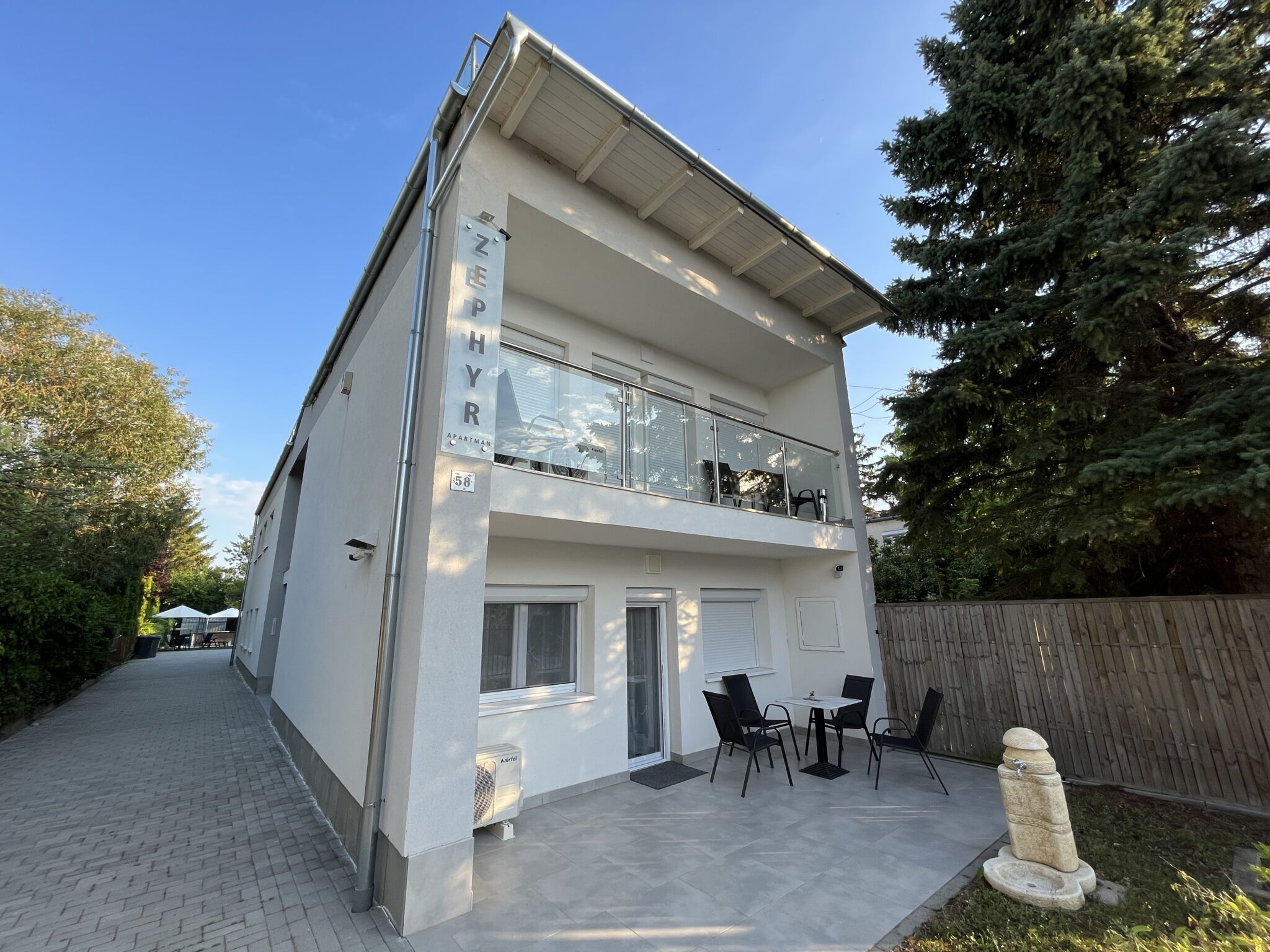 Zephyr Apartmanhaz Zamardi