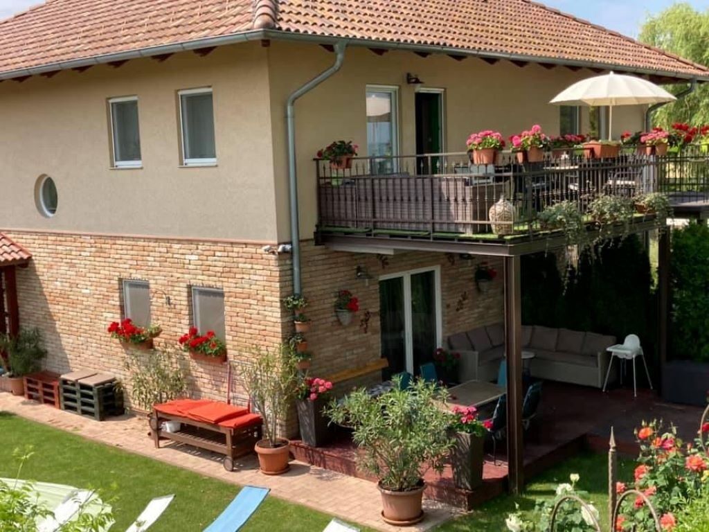 Gyongyvirag Apartman Zamardi