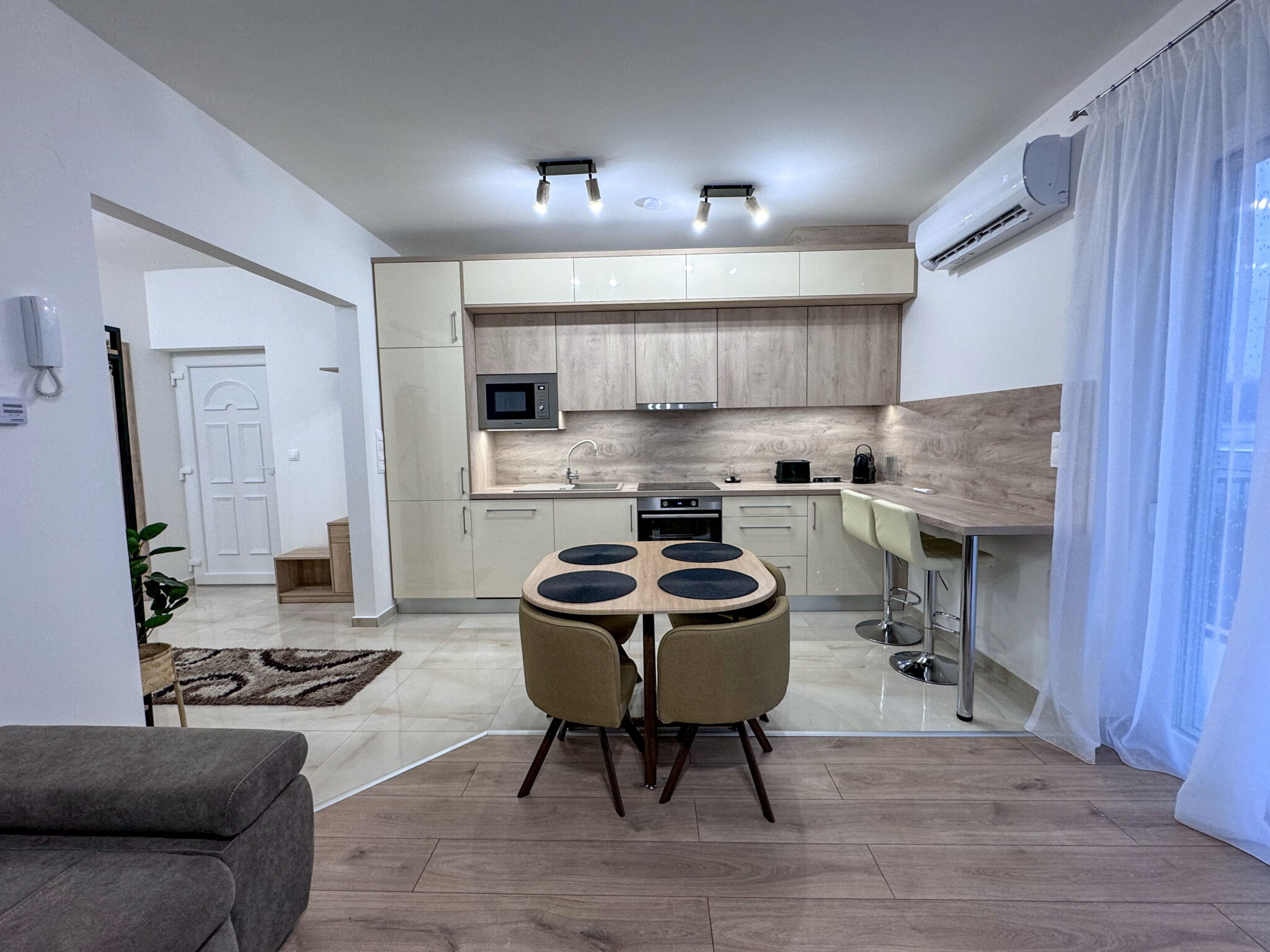 Lake Town Apartments I Sarvar