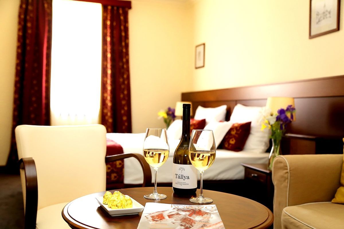 Barka Galeria Hotel Es Etterem Tallya