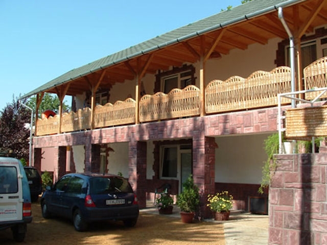 Zoldlugas Etterem Es Panzio Balatonlelle