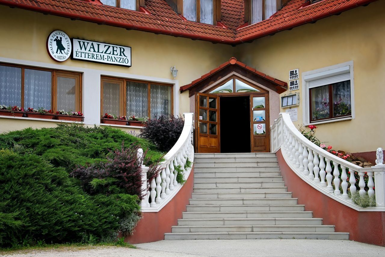 Walzer Etterem Es Panzio Velence